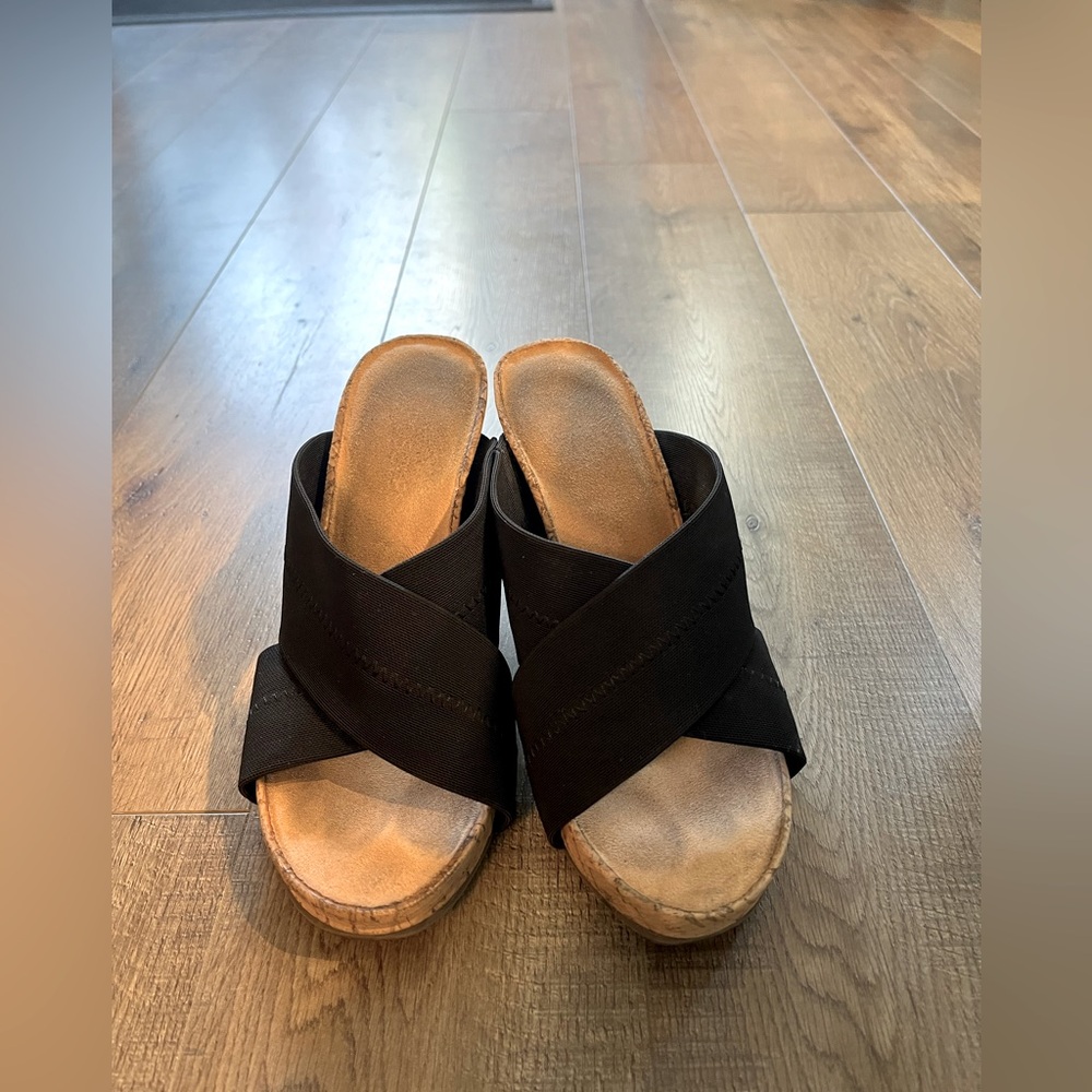 Aerosoles summer wedge sandal with cross cross straps